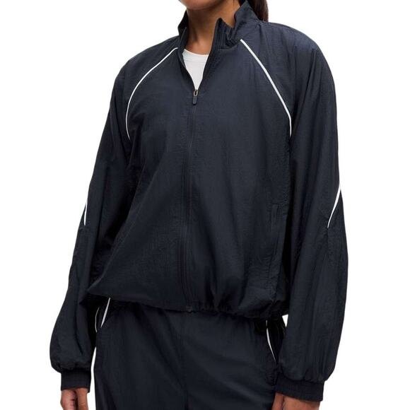 Lululemon License to Train Lightweight Jacket True Navy Women's Size 2 NWT - Picture 1 of 12
